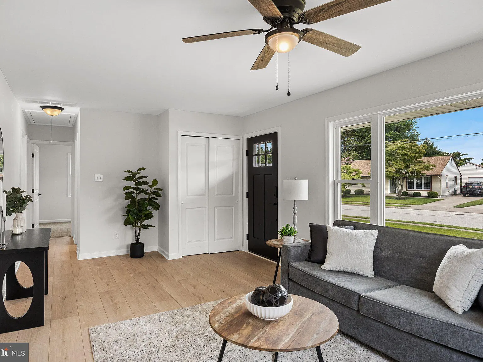 3 bed, 1.0 bath, 912 sqft, $2,750 — Photo 4