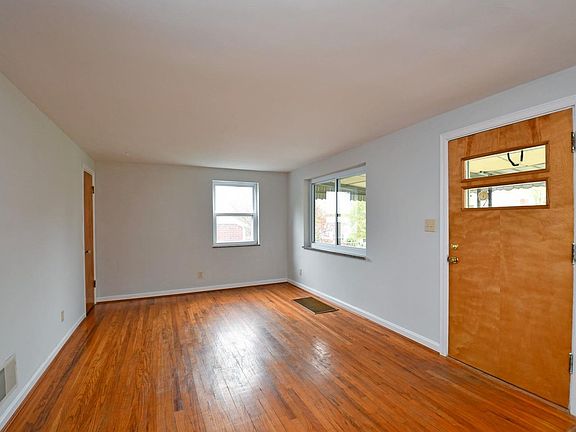 5th image of 2201 Townhill Dr