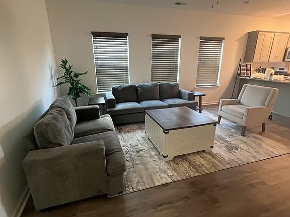 5th image of 335 Canonbury Dr