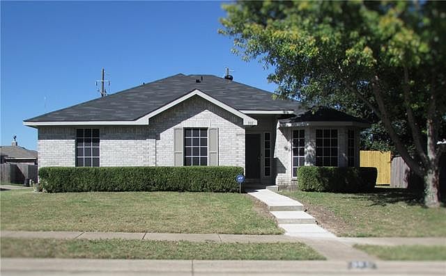 1st image of 901 Crestwood Dr