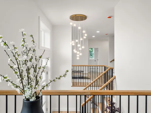 100 Woodbine Cir, Needham, MA 02494