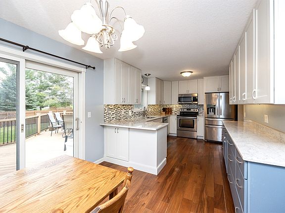 5th image of 209 NW Winterberry St