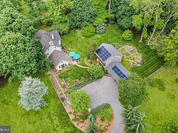 4th image of 1205 Valley Rd