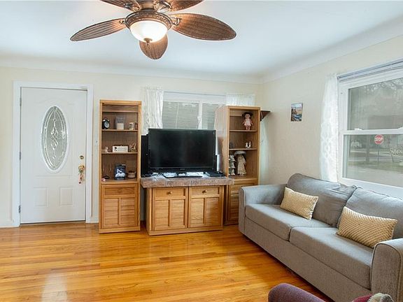 2nd image of 807 59th Ave NE