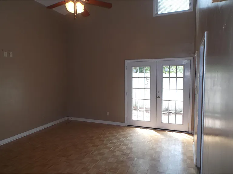 5 Crestwood Cir — Photo 2