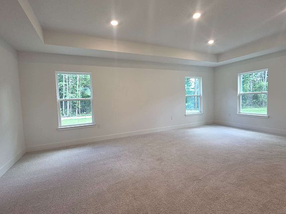 5th image of 581 SW Bellflower Dr