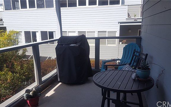 4th image of 220 The Vlg Unit 205