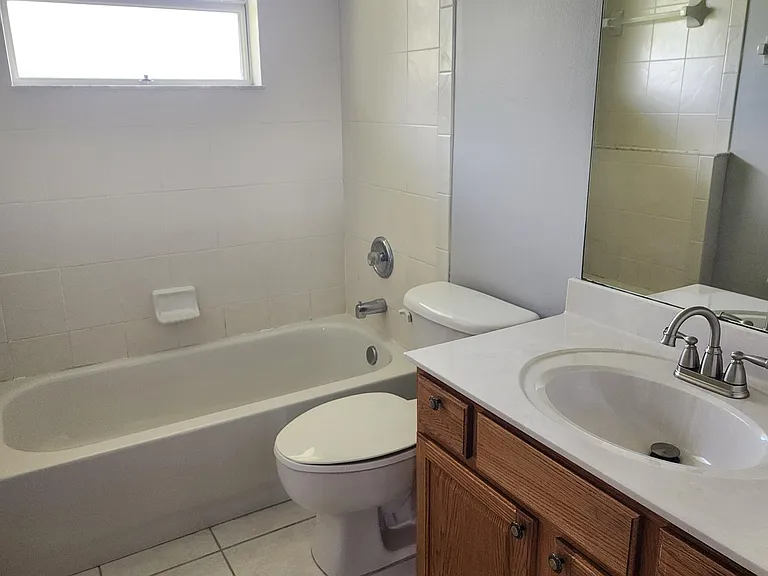 425 SW McComb Ave — Photo 12