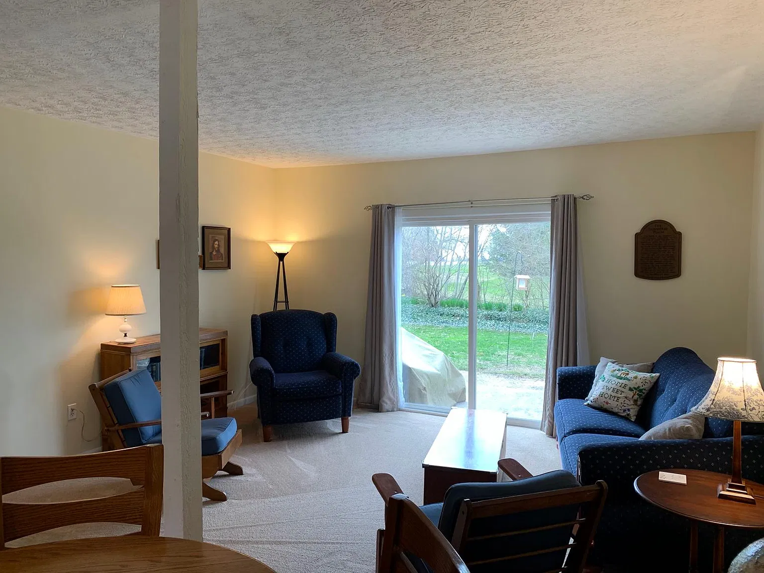 2 bed, 1.5 bath, 1042 sqft, $1,285 — Photo 1