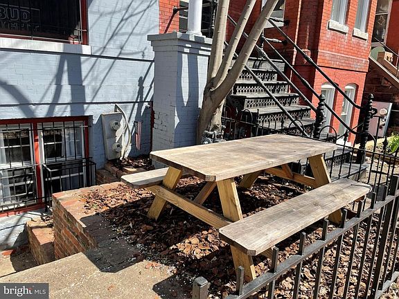 Front Patio with Picnic Table