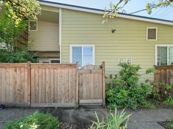 7302 N New York Ave APT 2, Portland, OR 97203