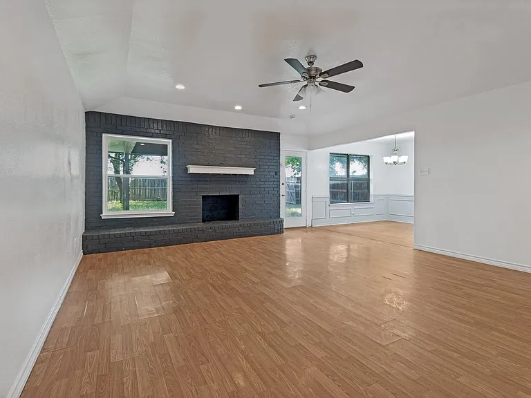 223 Meadowbrook Ln — Photo 3