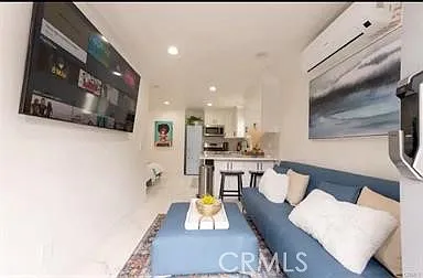 Studio, 375 sqft, $2,500 — Photo 4
