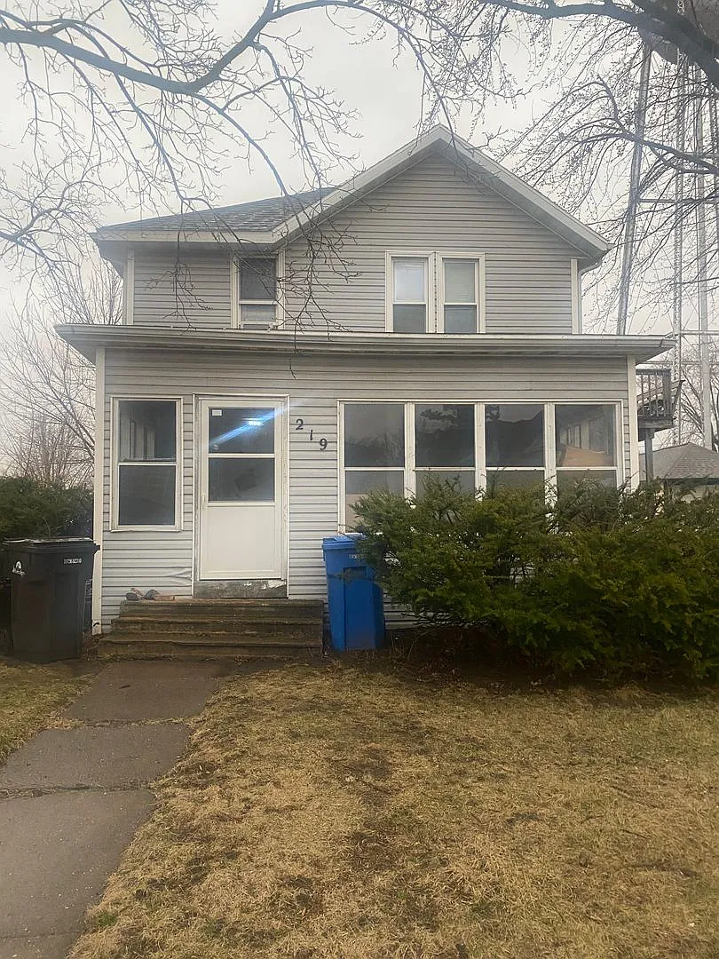 Charming 2 Bed / 1 Bath Apartment in the Heart of Waunakee — Photo 1