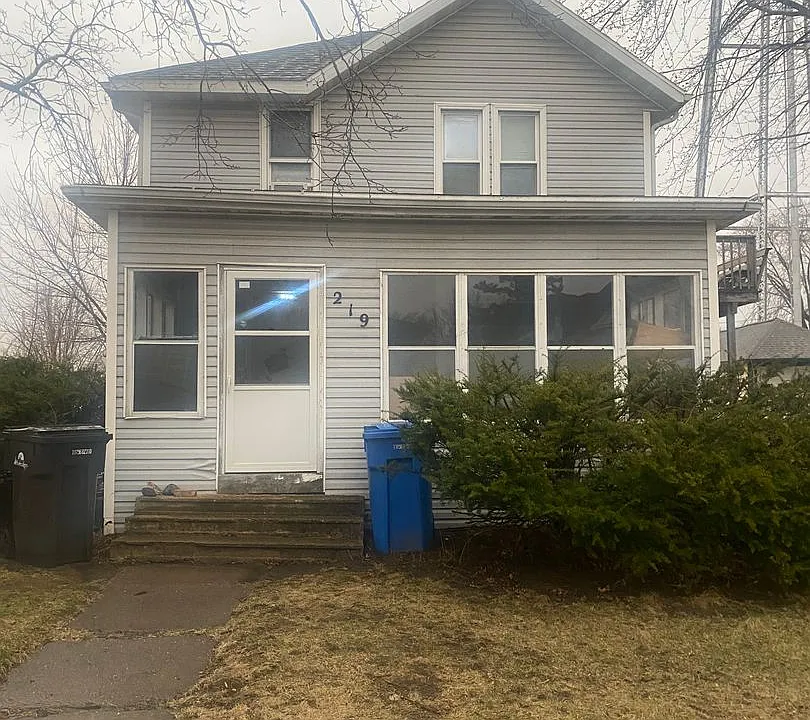 219 W Main St
