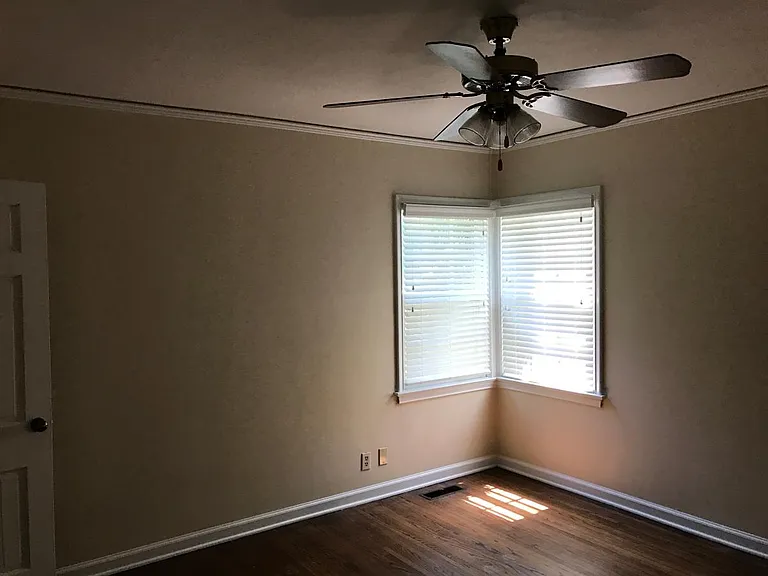 917 E 36th Pl — Photo 11