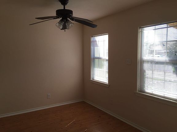 5th image of 906 Circle Cove Dr