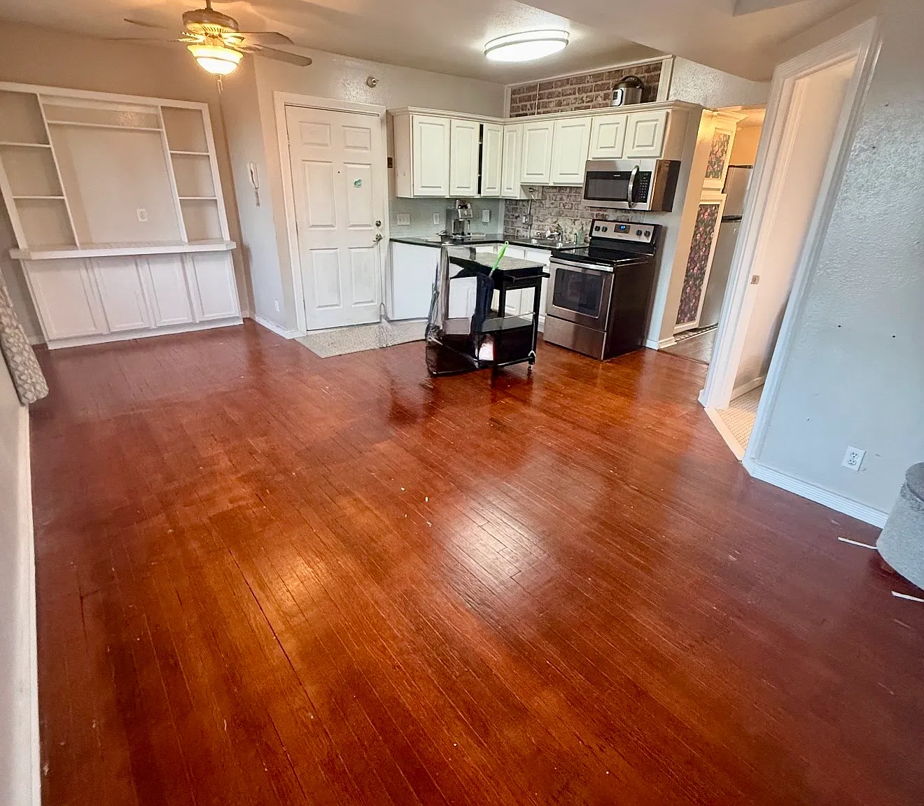 1 bed, 768 sqft, $1,050 — Photo 2