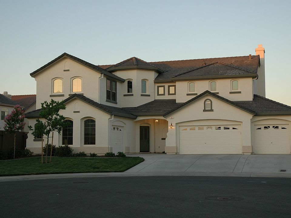 1st image of 216 Serranos Ct