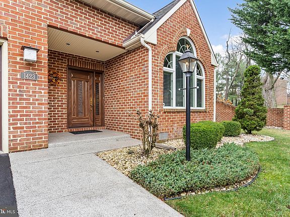 3rd image of 1423 Lindsay Ln