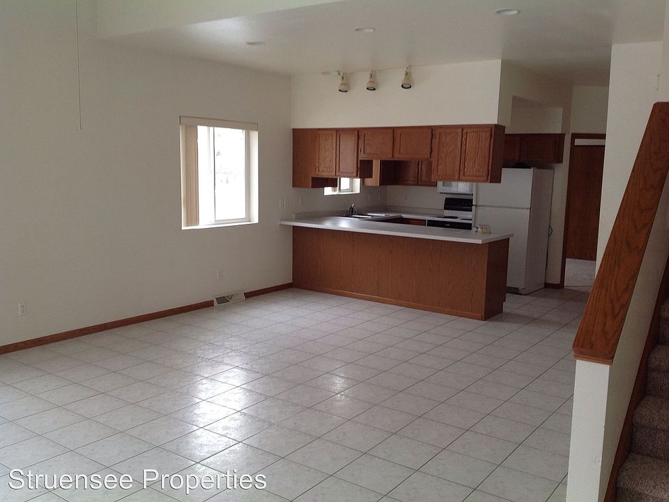 2nd image of 2111 Hazel St