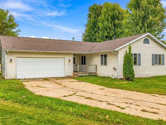 3rd image of 410 Camelia Dr