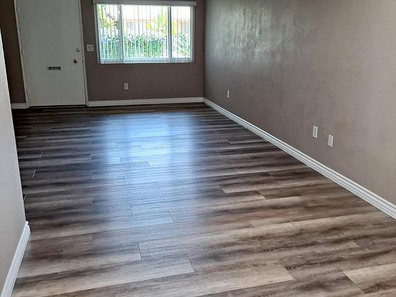 3rd image of 850 E Lynwood Dr #4