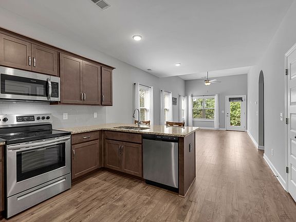 5th image of 336 Banbury Dr