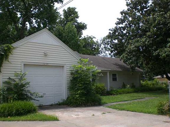 5th image of 1204 W Poplar St