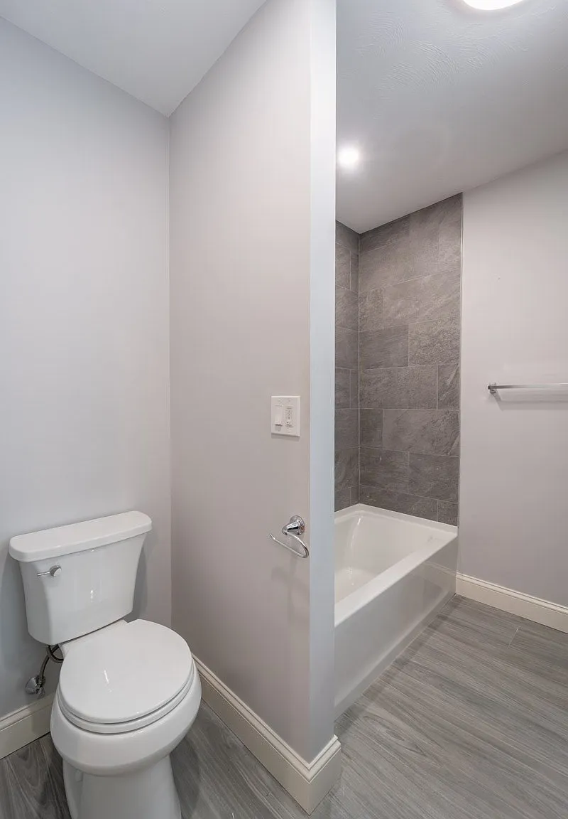 3 bed, 1000 sqft, $3,000 — Photo 2