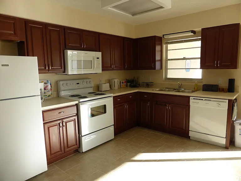 502 SE 7th St #1 — Photo 7