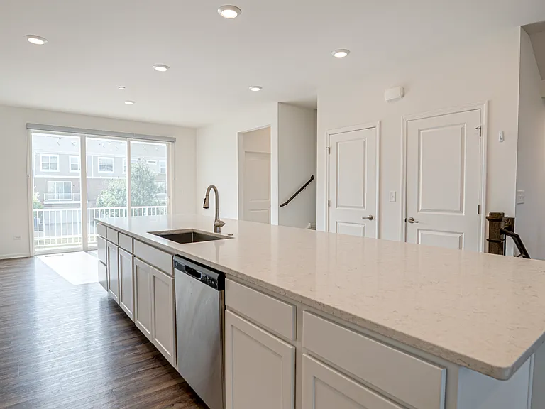 2939 Showplace Dr — Photo 9