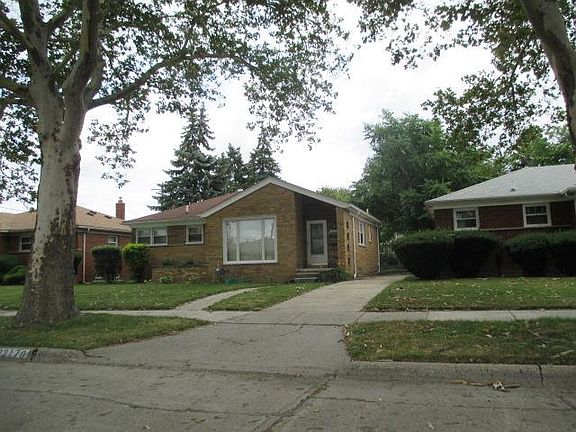 2nd image of 22170 Beverly Ave