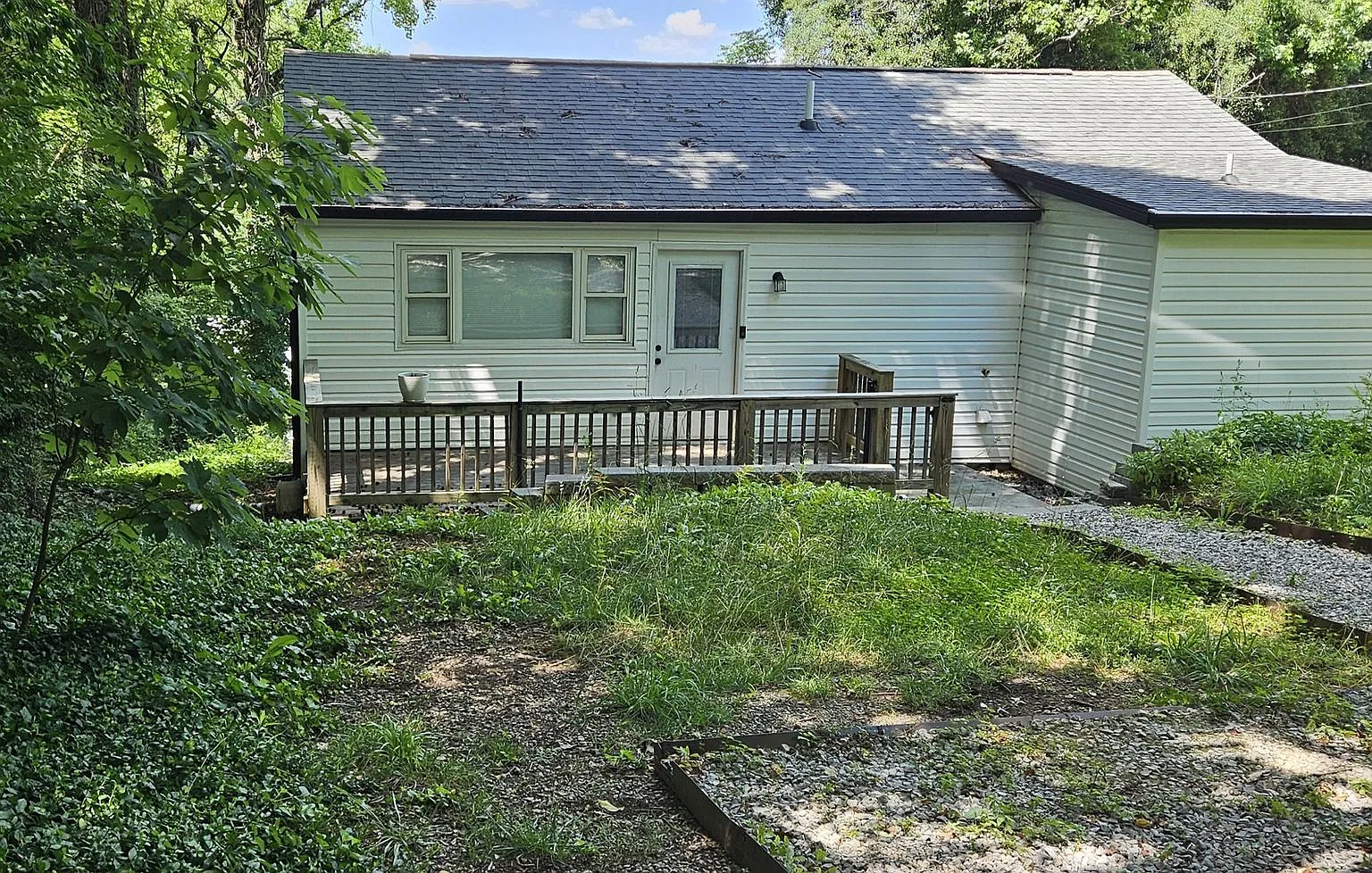 3 bed, 2.0 bath, 925 sqft, $1,700 — Photo 3