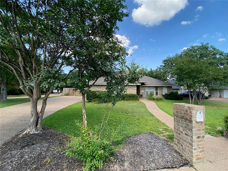 4903 Bay Oaks Ct — Photo 3