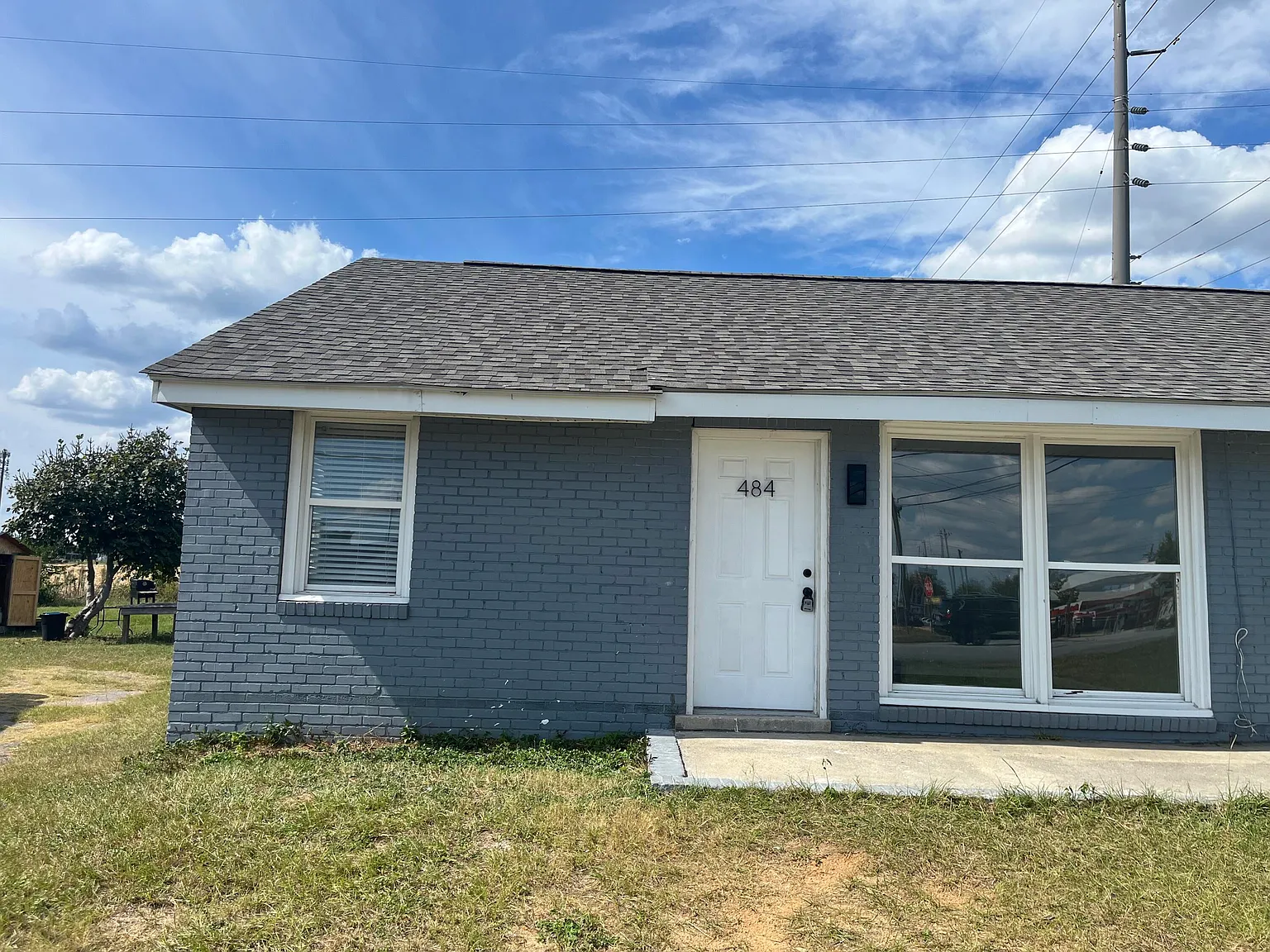 2 bed, 1.0 bath, 728 sqft, $900 — Photo 1