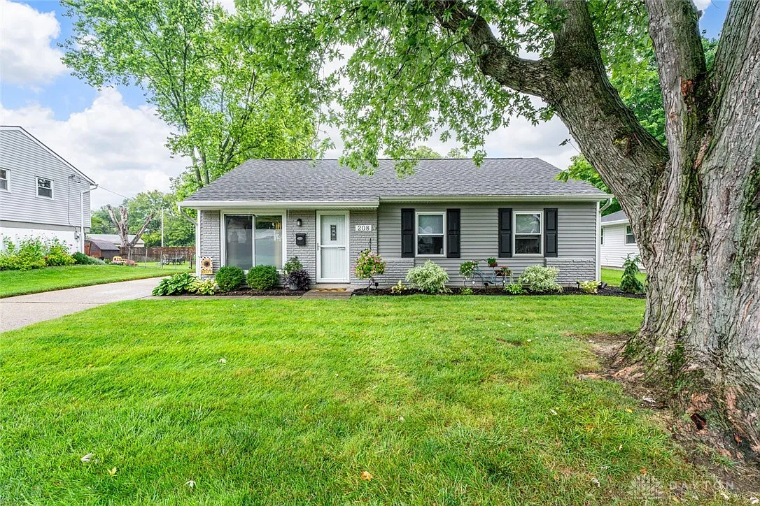208 Tulip Dr photo 1