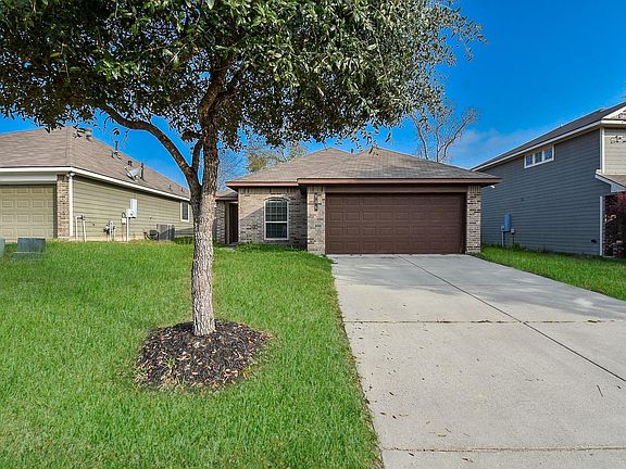3rd image of 946 Oak Falls Dr