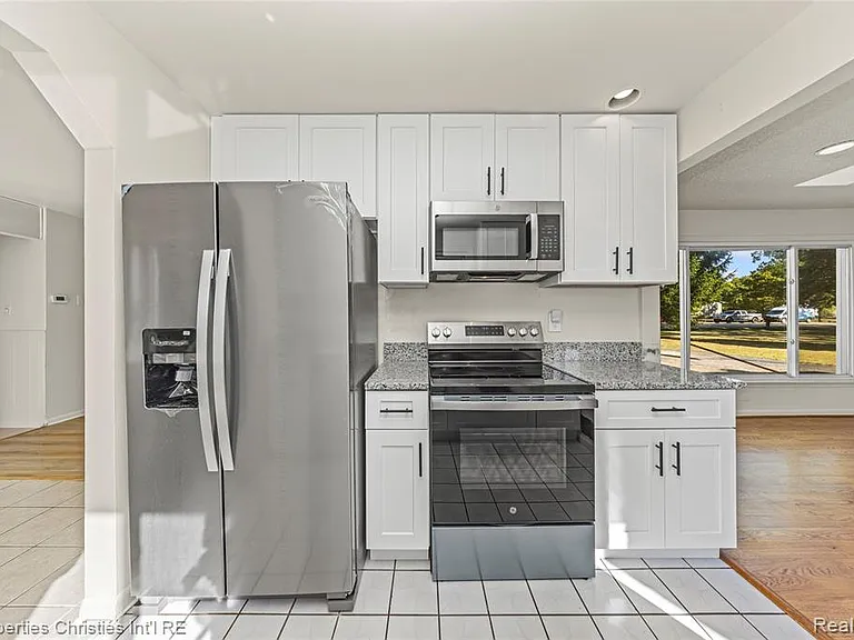 6550 Inkster Rd — Photo 14