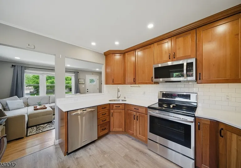 22 Beaver Brook Ln — Photo 9