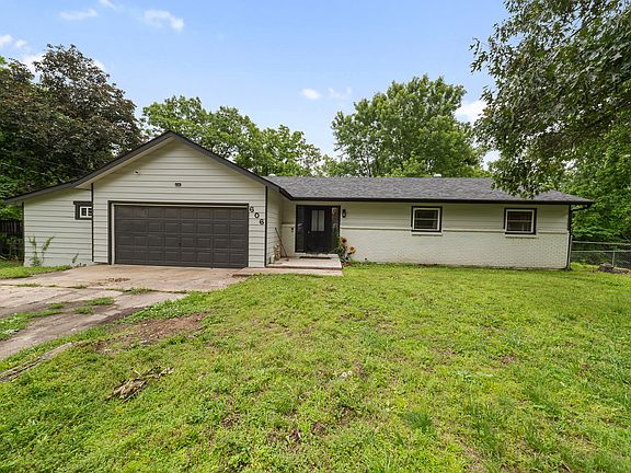 2nd image of 606 Sunset Dr