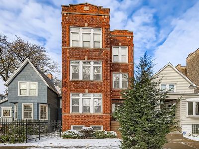 3720 W Eddy St, Chicago, IL, 60618