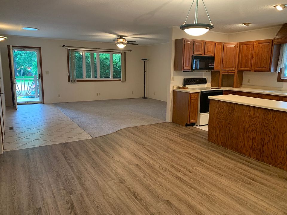 2nd image of 2526 Sanborn St