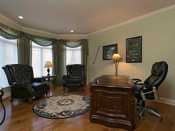 3rd image of 5267 Emerald View Dr
