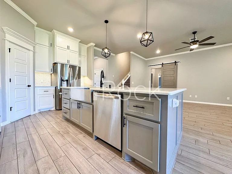 19113 Grove Pkwy — Photo 12