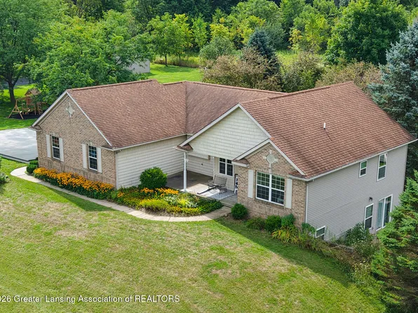 321 Mapleview Dr, Charlotte, MI 48813