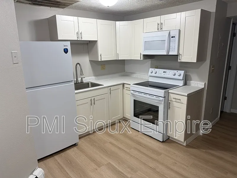 112 N Prairie Ave #4