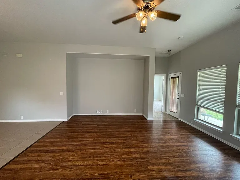 905 Remington Ranch Rd — Photo 4
