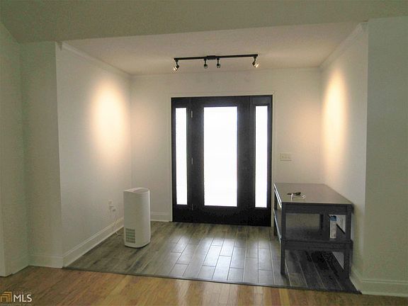 2nd image of 603 Waverly Ln
