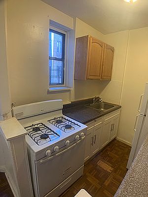 5th image of 95 W 195th St APT 6G